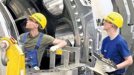 Gasturbinen aus Berlin. Siemens ist der größte industrielle Arbeitgeber der Stadt. Insgesamt beschäftigt die Industrie wieder etwa 111 000 Menschen. 