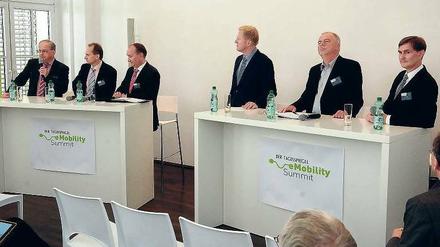Panel 2 auf dem eMobility Summit 2014 war dem öffentlichen Nahverkehr gewidmet.
