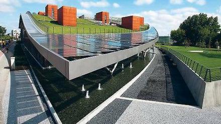 Grünes Dach. 2009 ließ die Solarfirma Solon das markante Gebäude mit Dachgarten in Adlershof errichten. Ende vergangenen Jahres meldete sie endgültig Insolvenz an.