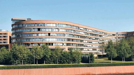 Die „Spreeschlange“ im Tiergarten gehört zur Deutschen Annington. Die Gesellschaft hat 15.700 Wohnungen in Berlin, die Gagfah 15.000. 