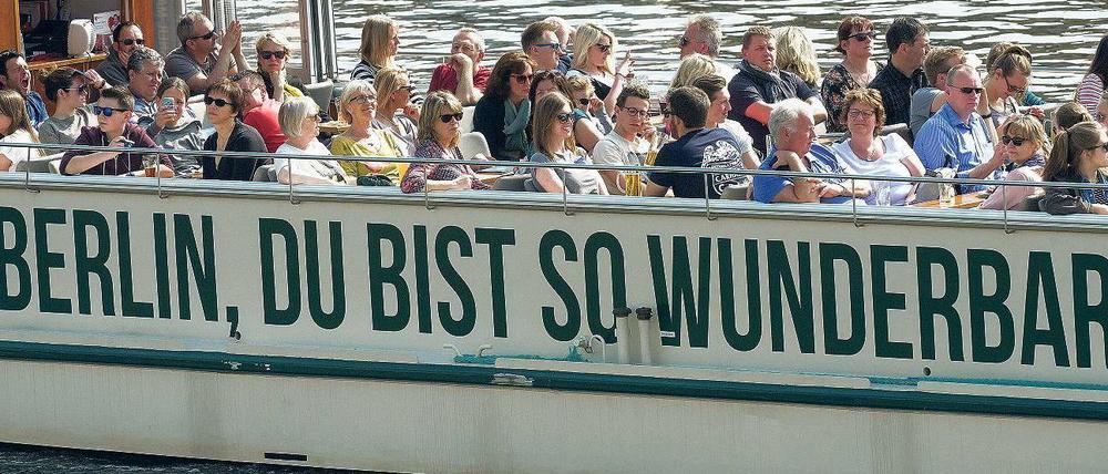 Magnet Berlin. Die Tourismus-Branche kann sich freuen: Im Juni gab es ein Umsatzplus in Deutschland von 7,4 Prozent im Vergleich zum Vorjahr. Fast sechs Millionen Besucher aus dem Ausland kamen allein nach Berlin.