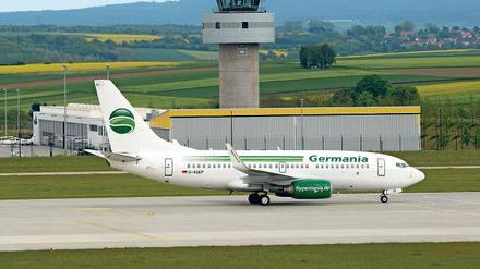 Auf dem Boden der Tatsachen. Die Germania-Tochter Gambia Bird brachte Verluste ein. Das Bild zeigt eine Boeing der 1978 gegründeten Charterfluglinie, hier auf dem hessischen Airport Kassel-Calden. 