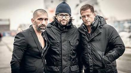 Am Tatort. Produzent Sigi Kamml (Mitte) mit den „Tschiller“-Schauspielern Erdal Yildiz und Til Schweiger. 