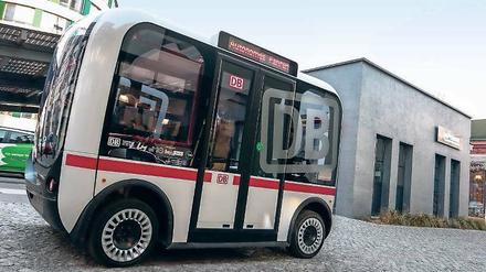 Auf Probefahrt. Der autonome Minibus Olli drehte am Freitag auf dem Berliner Euref-Gelände seine Runden.