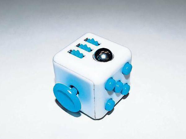 Der Fidget Cube ist als Alternative für all diejenigen gedacht, die ständig mit dem Kugelschreiber klicken.