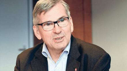 "Die Glaubwürdigkeit der Branche ist auf einem Tiefpunkt", sagt IG Metall-Chef Jörg Hofmann. 