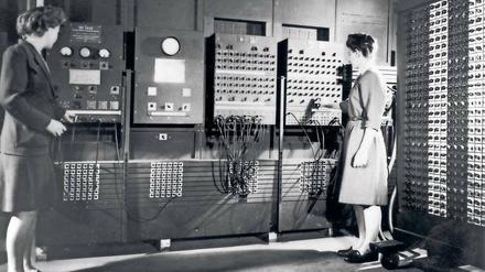 Pionierinnen. Der komplexe ENIAC-Computer der an der Universität von Pennsylvania wurde 1946 vor allem von Frauen programmiert.
