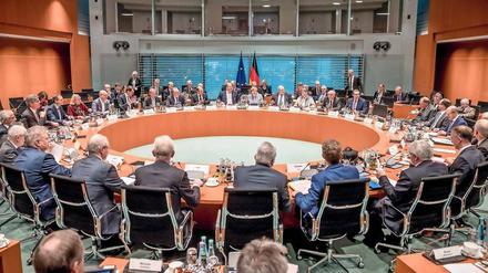 Diesel-Gipfel. Angela Merkel empfing am Dienstag im Bundeskanzleramt Vertreter von Bund, Ländern und Kommunen zu einem Treffen zur Dieselkrise. 