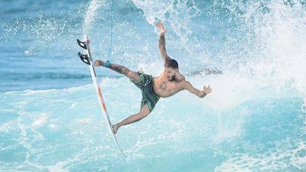 Hang loose. Bei der Billabong Surfweltmeisterschaft in Hawaii sieht man alle Surfer in den „boardshorts“. 