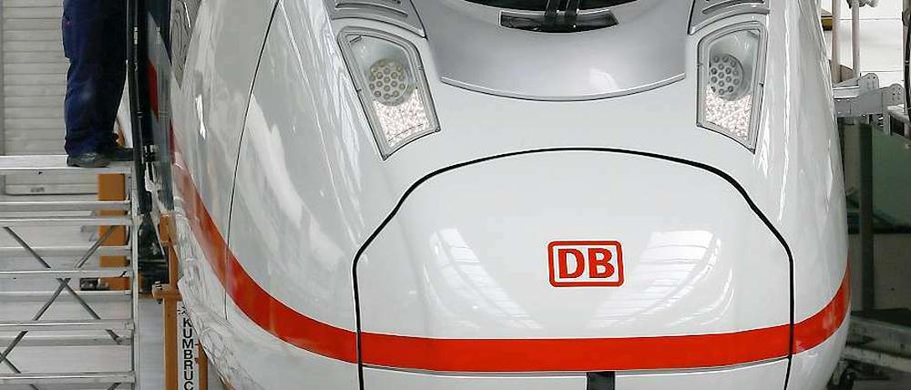 Die neuen ICE-Züge können wegen technischer Probleme noch nicht geliefert werden. Die Deutsche Bahn geht also erneut mit zu wenig Zügen in den Winter. 
