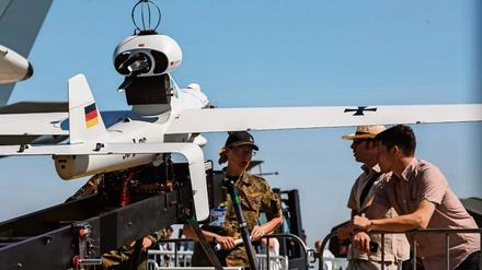 Auf der ILA 2014 präsentierte die Luftwaffe ihre Drohnen, darunter den unbemannten Aufklärungsflieger Luna.