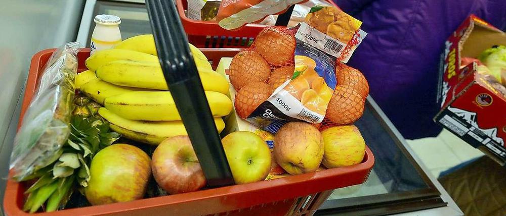 Der Warenkorb des Statistischen Bundesamts hat mit dem des Verbrauchers im Supermarkt nur begrenzt zu tun. Fest steht jedoch: Obst ist günstiger als vor einem Jahr.