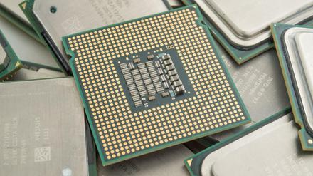 An einem Sicherheits-Update wird bei US-Chiphersteller Intel weiter gearbeitet. 