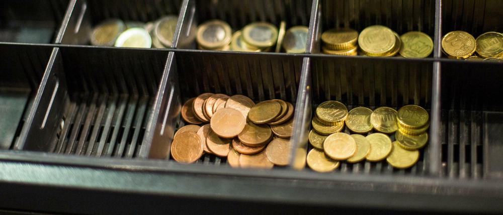 Ab Fünf-Cent-Münzen geht's los. In Kleve versuchen Händler die Abschaffung des Kleinstgeldes.