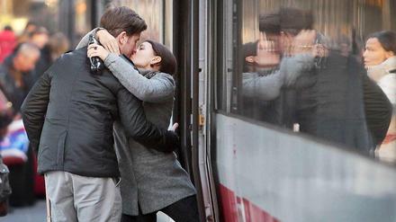 Eine Chance für die Liebe: Gibt es nur, wenn die Züge regelmäßig fahren - und nicht bestreikt werden. 