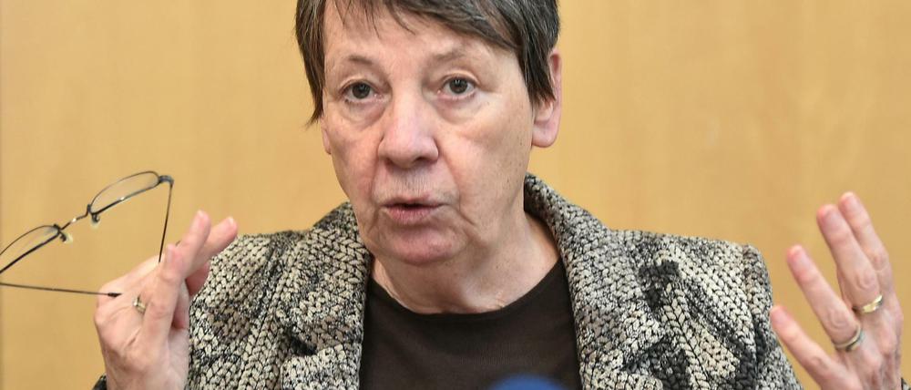 Bundesumweltministerin Barbara Hendricks äußert sich im Kraftwerk Schwarze Pumpe in Spremberg (Brandenburg) nach ihrem Besuch im Lausitzer Braunkohlerevier. 