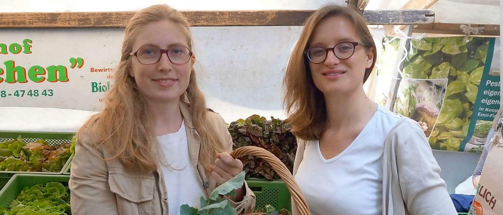 Carolin Alff (li.) und Katharina Olschenka haben den Lieferdienst Lokalbestellt gegründet. Alle Zutaten für ihre Speisen stammen aus der Region Berlin-Brandenburg. 