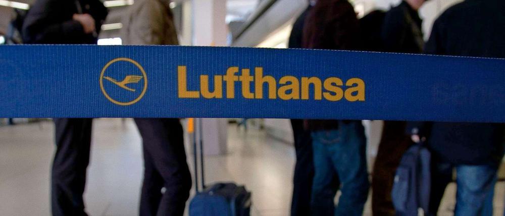 Streik bei der Lufthansa - was Fluggästen jetzt droht und welche Rechte die Passagiere haben.
