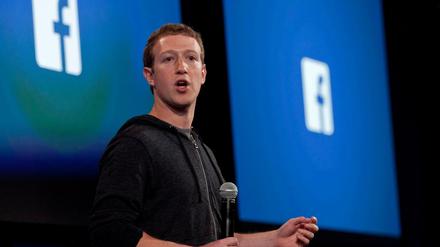Facebook-Chef Mark Zuckerberg will am 26. Februar in Berlin mit Nutzern diskutieren. Dabei dürfte es auch um Hasskommentare gehen. 