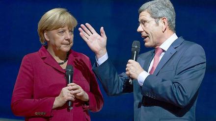 Wo geht's lang zum Freihandelsabkommen? Der deutsche Ford-Chef Bernhard Mattes im Gespräch mit Angela Merkel.