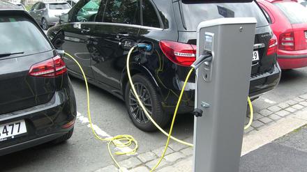 Bald nur noch Elektroautos in Norwegen? Das norwegische Ministerium will Benziner auf jeden Fall nicht verbieten.