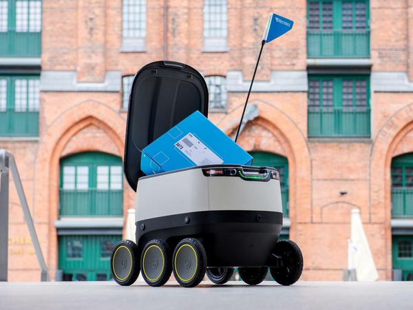  Roboter übernehmen immer mehr Jobs - zum Beispiel das Austragen von Paketen.