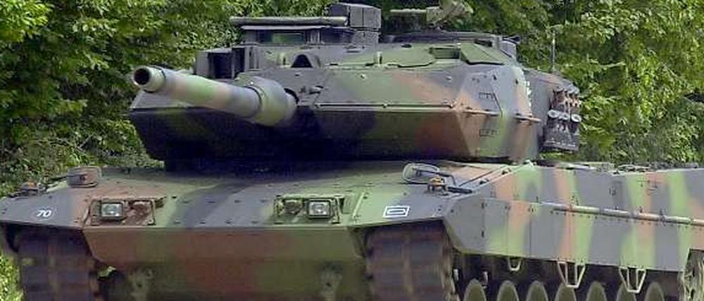 Ein Leopard-2-Panzer auf der Teststrecke