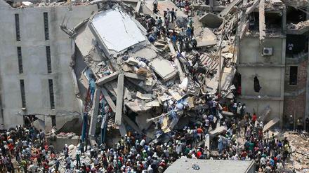Am 24. April 2013 stürzte in Savar, rund 30 Kilometer von Bangladeschs Hauptstadt Dhaka entfert, diese Textilfabrik ein. Am Ende zählte man 1137 Todesopfer.