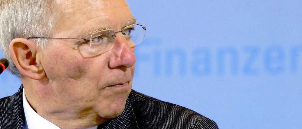 Finanzminister Wolfgang Schäuble spart ein paar Milliarden Euro bei der Neuverschuldung ein.