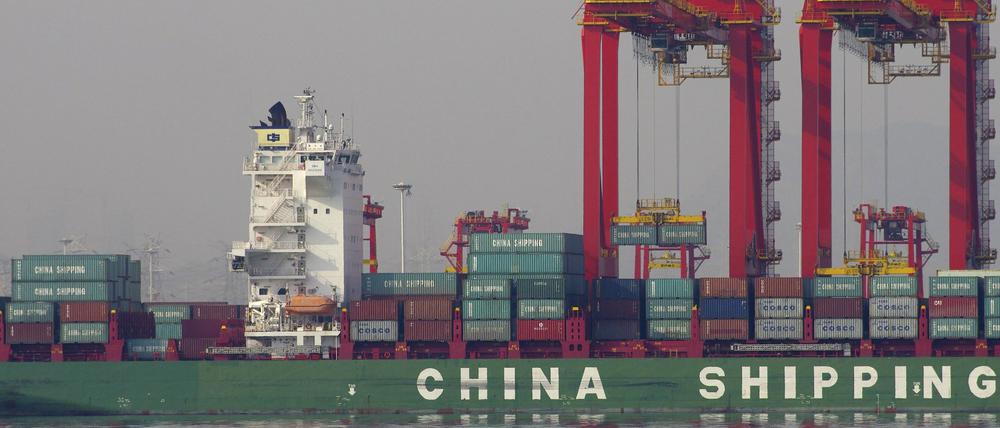Container im Hafen von Rizhao in der chinesischen Provinz Shandong.