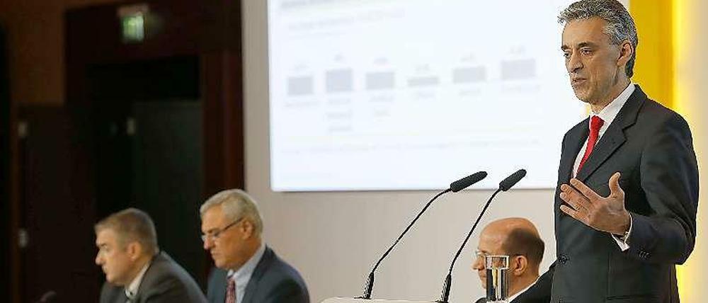 Vorstandschef Frank Appel erklärt seine Strategie 2020 für die Deutsche Post DHL.