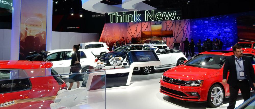 Neu denken. Auf der New York Auto Show findet man den kleinen Volkswagen-Stand im hintersten Winkel. Früher trumpften die Wolfsburger mit üppigen Inszenierungen und Neuheiten auf. 