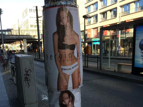 Das beanstandete Plakatmotiv des Labels "Heroin Kids" soll künftig öfter in Berlin zu sehen sein. Bald auch in Hamburg, Leipzig und Amsterdam.