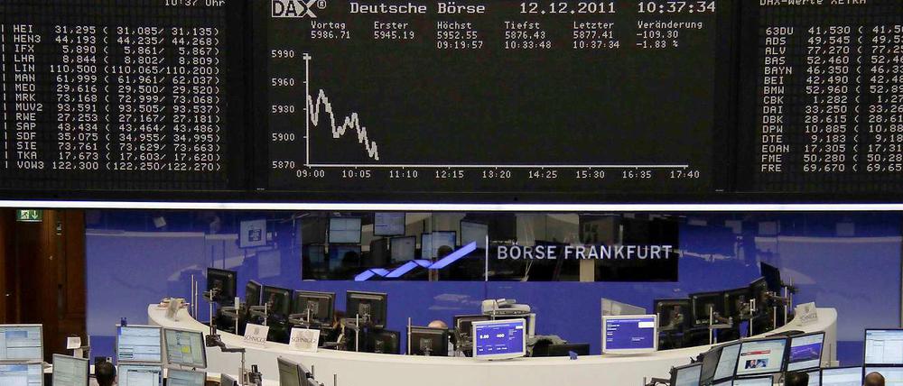 Im Handelssaal der Frankfurter Börse werden die jüngsten Euro-Pläne skeptisch gesehen.