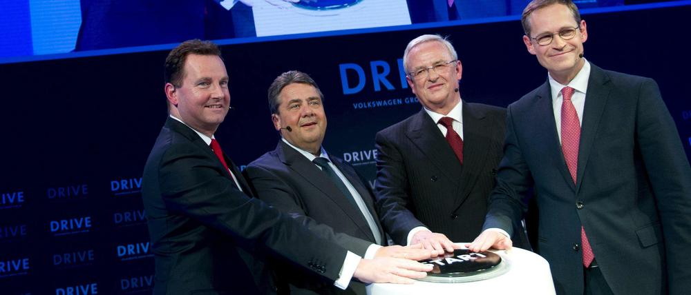 VW dreht auf: Am Dienstag eröffnete der Autobauer mit prominenten Gästen seine neue Berlin-Repräsentanz. Am Mittwoch präsentierte der Konzern starke Zahlen.
