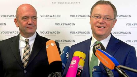 Ministerpräsident Stephan Weil mit dem VW-Betriebsratsvorsitzenden Bernd Osterloh.