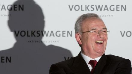 Kann nun befreit lachen: VW-Chef Winterkorn ist den Schatten des Familienpatriachen Ferdinand Piëch los.  