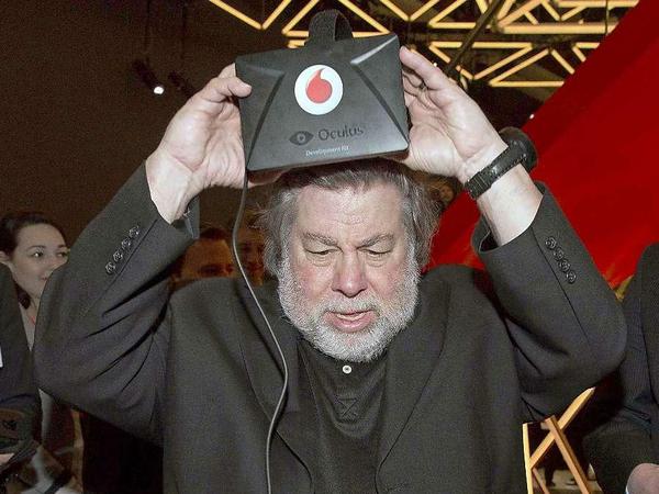 So ganz glücklich sieht Wozniak nicht aus- vielleicht war es in der virtuellen Welt doch schöner?