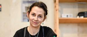 Die gebürtige Russin Nastia Eliseeva betreibt in Neukölln ihr eigenes Porzellan- und Keramikstudio.