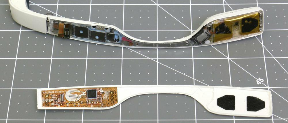 Das undatierte Handoutbild der US-amerikanischen Regierungsbehörde Federal Communications Commission (FCC) zeigt eine neue Version der umstrittenen Datenbrille Google Glass.