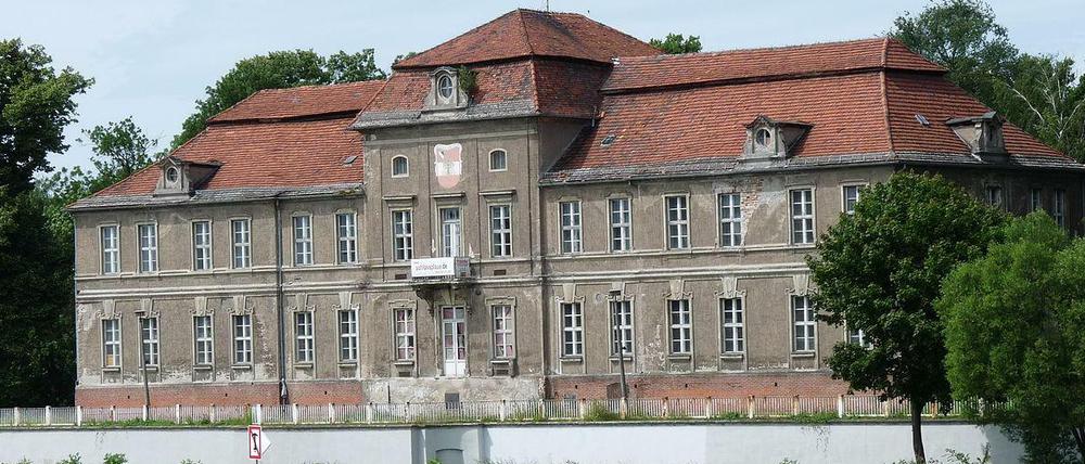 Schloss Plaue sollte "zu neuem Leben erweckt" werden, aber dem Eigentümer fehlt offenbar das nötige Budget.