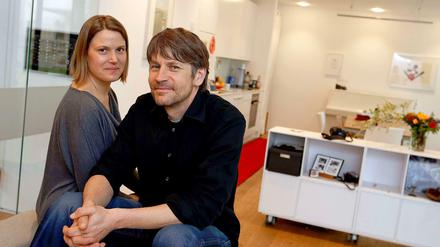 Technik ohne Ende, aber behaglich: Für Anja Heinzelmann und Wolfgang Brenner ist das Öko-Haus die Zukunft.