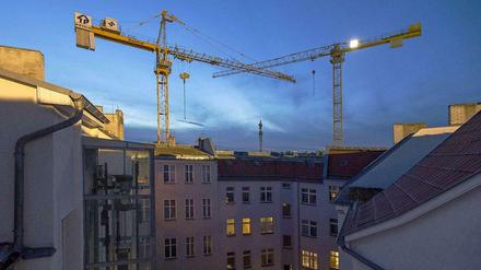 Laut Immobilienverband Deutschland (IVD) werde sich die beschlossene Mietpreisbremse negativ auf die Fertigstellung von Mietwohnungen auswirken.