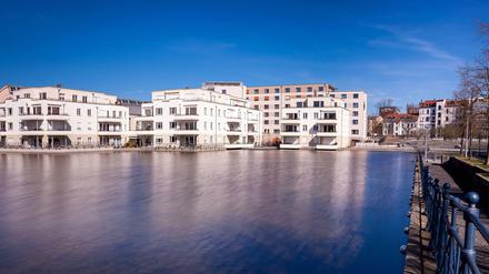 Haus am See. Immer mehr Berliner entscheiden sich für eine Eigentumswohnung, wie hier am Tegeler Hafen. Bei Immobilientransaktionen verdrängte die Hauptstadt 2013 den Spitzenreiter München vom ersten Platz. 