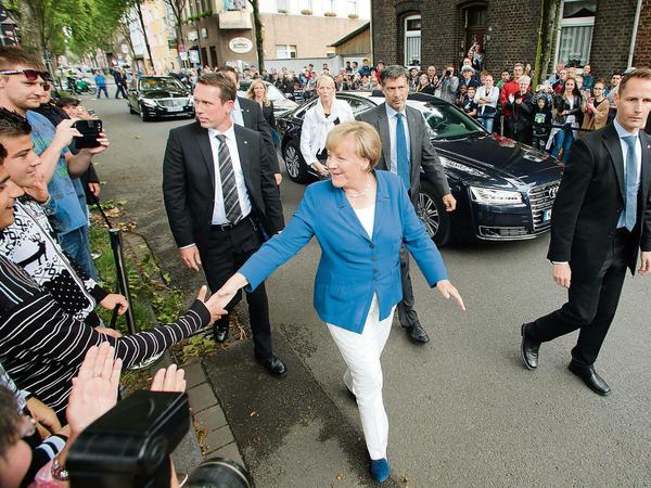 Bundeskanzlerin Angela Merkel (CDU) bei ihrem Besuch im Duisburger Stadtteil Marxloh. 