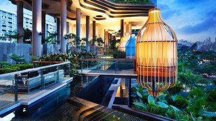 Im dicht besiedelten Singapur verbinden grüne Wände das Hotel Parkroyal on Pickering optisch mit einem nahegelegenen Park. 