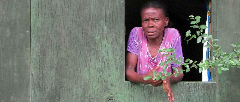 Simone Jules und ihre Familie leben noch in den Häusern, die das Ministerium 2010 in Leogane baute. Der Grundeigentümer will, dass sie gehen. 