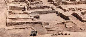 Gesamtansicht der 3000 Jahre alten Ruinen der von ägyptischen Archäologen entdeckten "verlorenen Stadt" im heutigen Luxor.