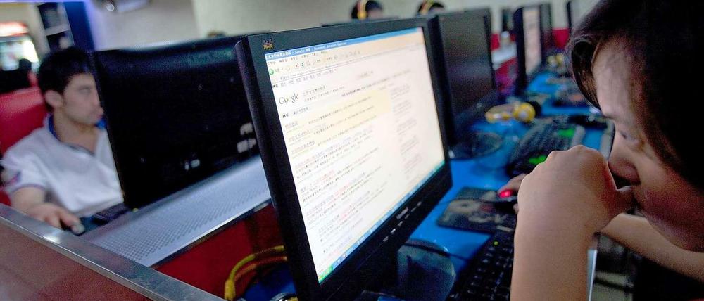 Überwacht. In China, hier eine Aufnahme aus einem Internetcafé, werden die Online-Aktivitäten der Menschen genau verfolgt - und unter Umständen unterbunden. 