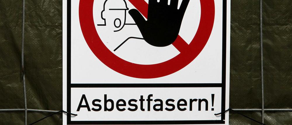 Unsichtbare Gefahr. Asbestfasern erhöhen das Risiko für ein Mesotheliom, eine besonders aggressive Geschwulst.